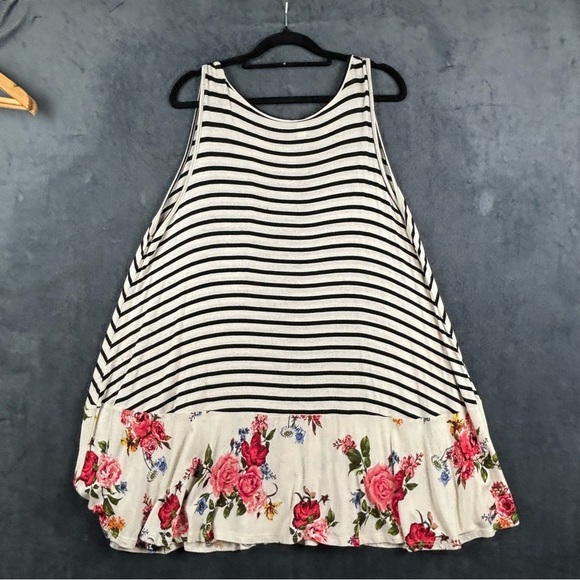 Flamingo Urban Black & White Boxy Tank Top w/flutter floral bottom measures XL - Picture 4 of 6